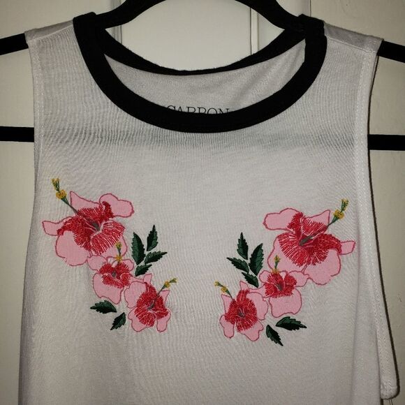 Carbon Copy Floral Embroidered Tank Top - Picture 3 of 8
